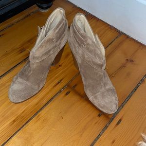 Rag & Bone suede ankle boots Sz 39 8/8.5 3” heel EUC